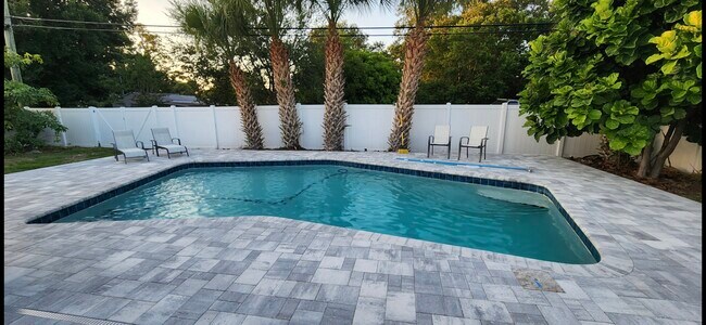 Building Photo - 370 Hunt Dr