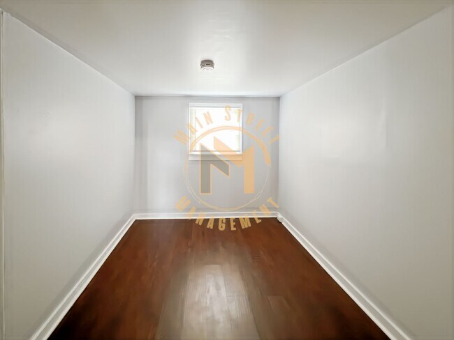 Building Photo - 223 E Franklin Ave