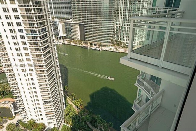 Building Photo - 900 Brickell Key Blvd