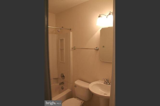 Building Photo - 8319 Sharon Dr