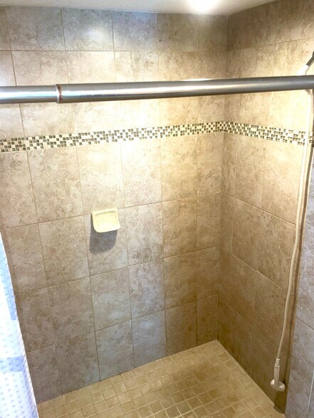 Building Photo - 316 N Grandview Ave