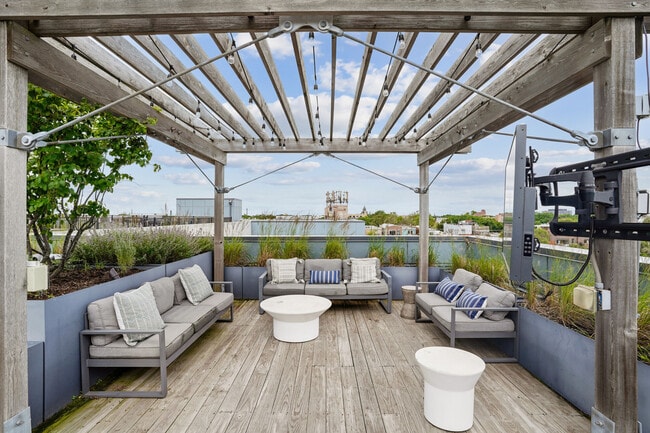 Luxe on Chicago apartments — community photo - Luxe on Chicago