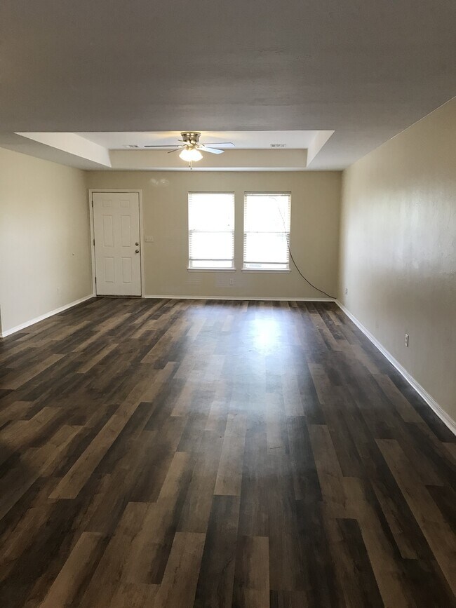 Building Photo - 1815 W Wiley St