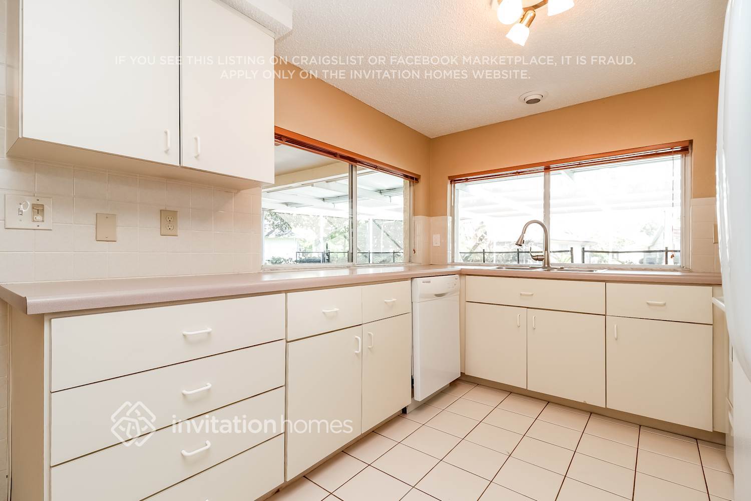 Building Photo - 12206 Meadowbrook Ln