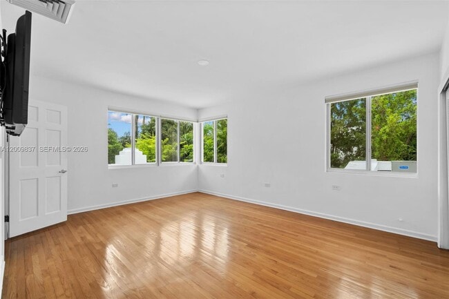 Building Photo - 114-113 3rd San Marino Terrace