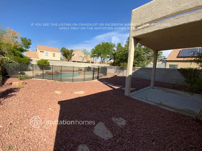 Building Photo - 9531 Observer St