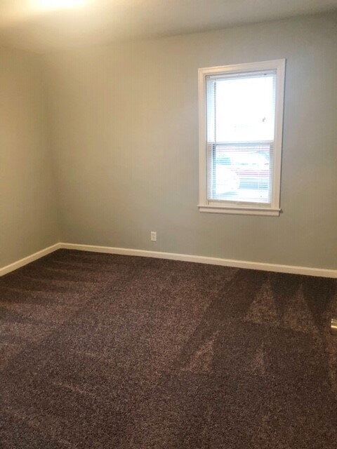 Building Photo - EAST SIDE 2 BEDROOM/2 BATH ALL BRICK RANCH AVAILABLE NOW!
