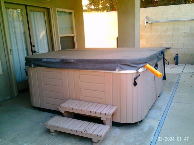 Building Photo - CUSTOM BUILT IN GATED SOUTHERN OAKS !!!  APPLICATION PENDING