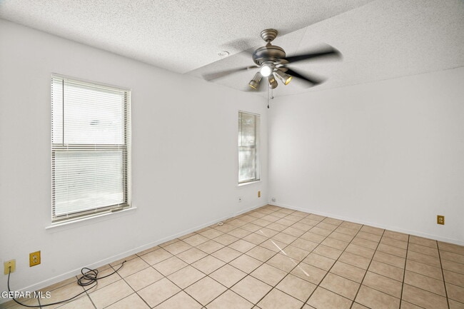 Building Photo - 2904 Lake Champlain St