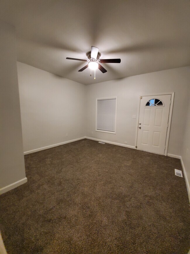 Building Photo - 525 Lilly Ave