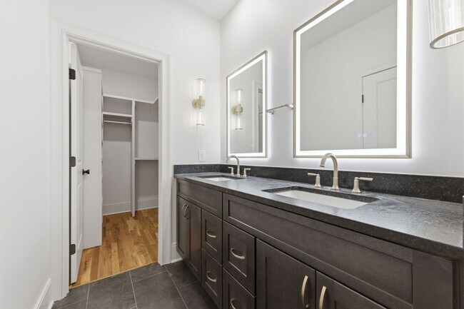 Building Photo - 4 Bed 4 Bath Newly-Built Townhome | Charlotte Park