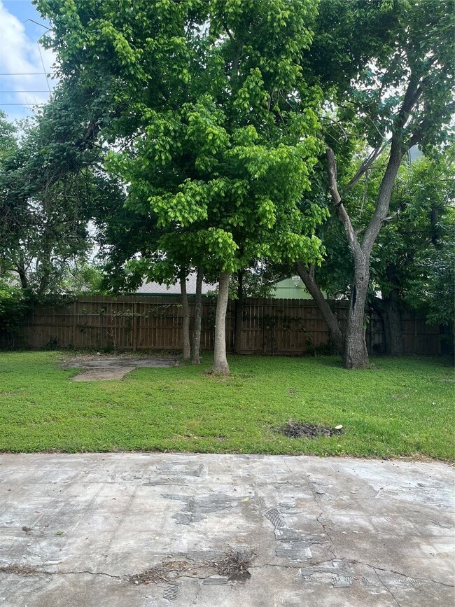 Building Photo - 5142 Madden Ln