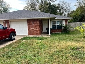 Building Photo - 1307 E Fairlane St