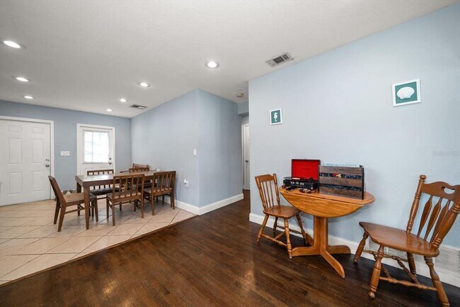 Building Photo - 908 S Palm Dr SW
