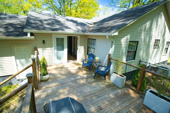 Building Photo - 504 Highland Ave