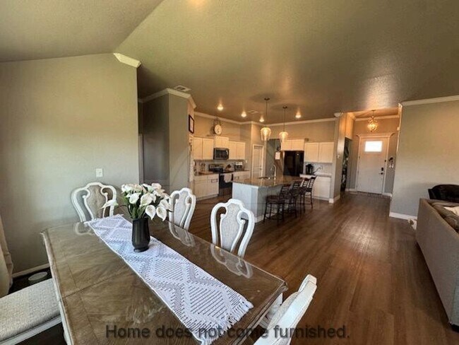 Building Photo - 907 Holliday Dr