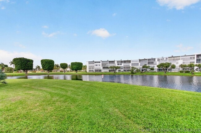 Building Photo - 4028 Hythe B