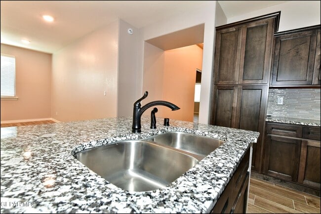 Building Photo - 10716 Drew Pearson Dr