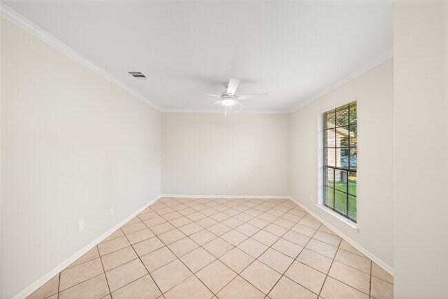 Building Photo - 2707 Foliage Green Dr