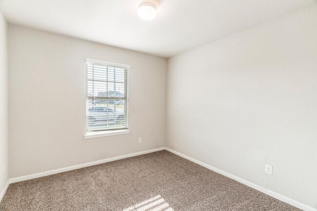 Building Photo - 7558 Highland Chase Dr