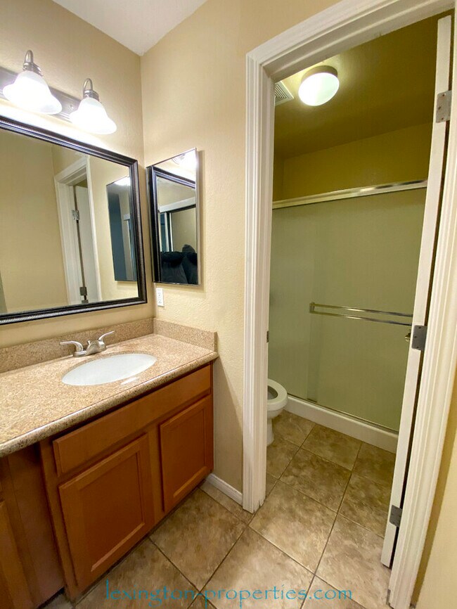 Building Photo - Stunning, 2Bed/2Bath, Condo Home with Views! ***Move-In Special!