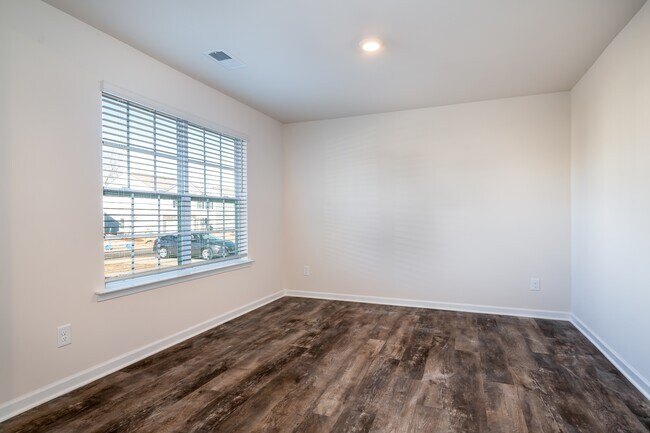 Building Photo - 7882 Shallowbrook Dr