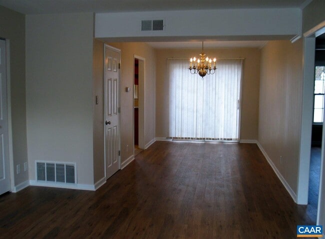 Building Photo - 2527 Hydraulic Rd