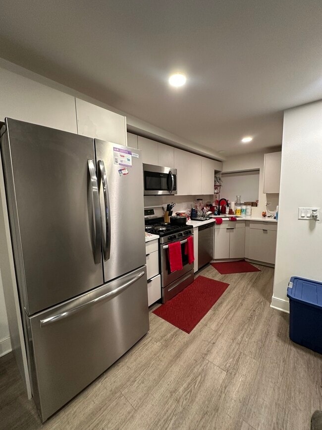 Building Photo - 2329 W Monroe St