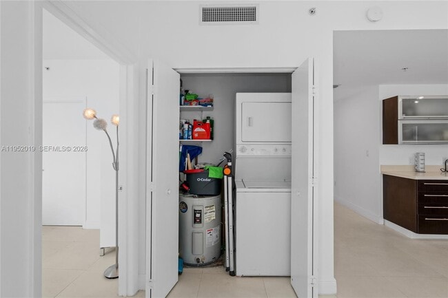 Building Photo - 90 SW 3rd St