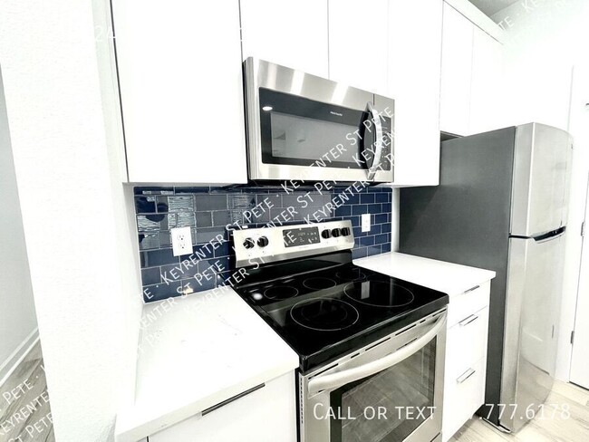 Building Photo - 3B/3BA Modern Townhouse in Ybor Area