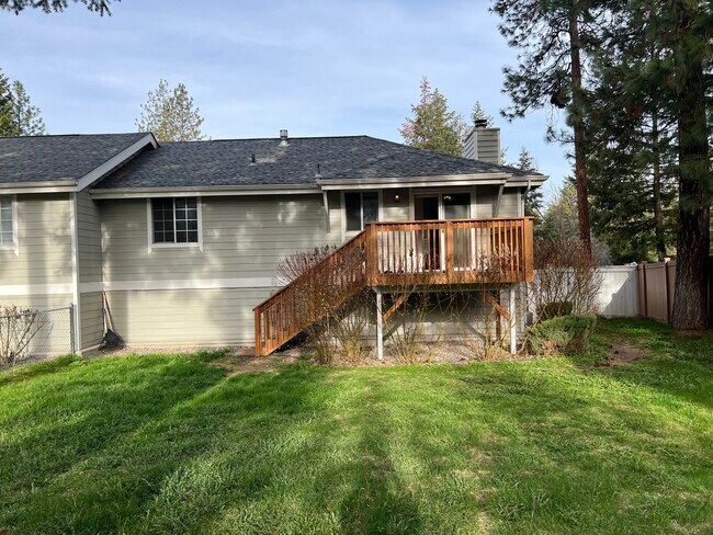 Building Photo - 12523 N Fairwood Dr