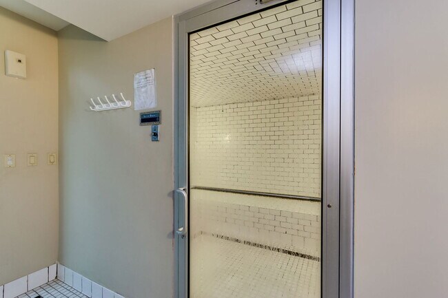 Building Photo - 114 W Adams St