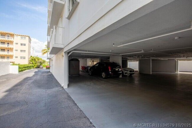 Building Photo - 4200 S Ocean Blvd
