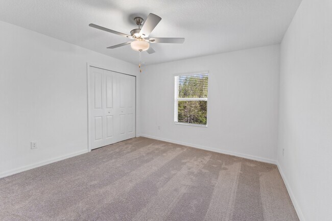 Building Photo - Absolutely stunning 3 BR /2.5 Bath / 2 Car Garage + LOFT townhome in ultra-modern and green-focus...