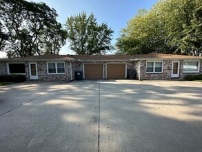 Building Photo - Nice! Duplex in Chesterfield!