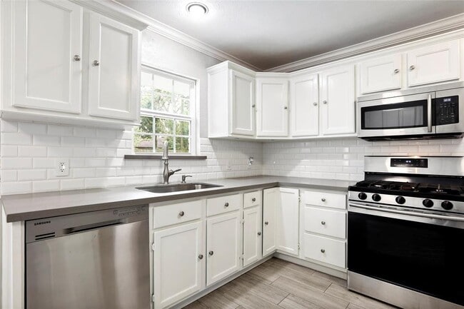 Building Photo - 2115 Linden Creek Ln