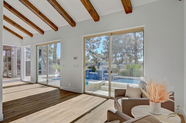 Building Photo - 3 Bedroom, 2.5 Bath Golf Course Home in Guard-Gated Canyon Gate