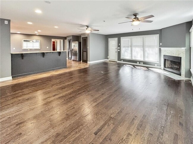 Building Photo - 2395 Powers Ferry Dr SE