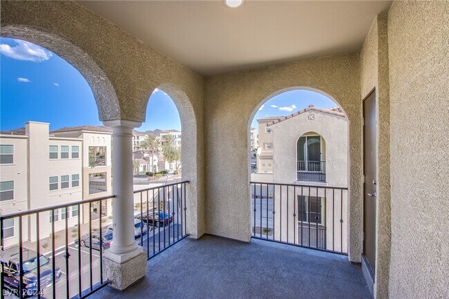 Building Photo - 2555 Hampton Rd