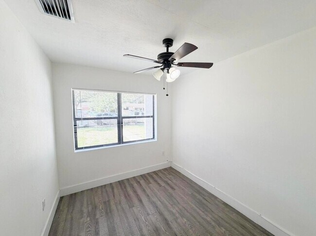 Building Photo - 1135 NW 127th St
