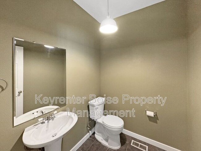 Building Photo - 2035 S Travertine Way