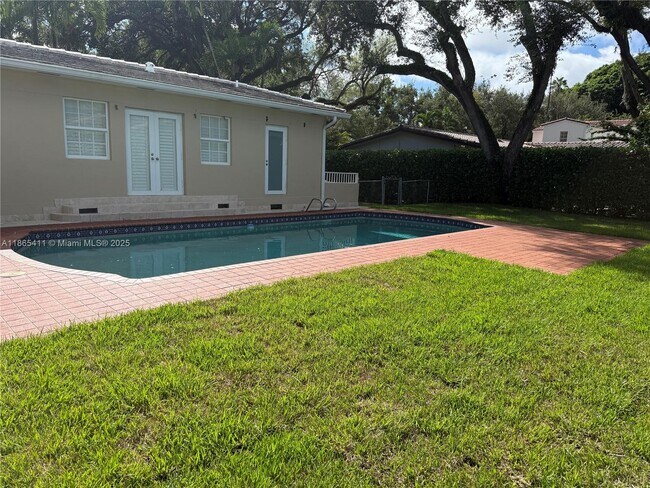 Building Photo - 3618 Palmarito St