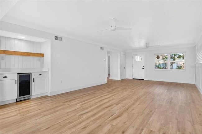 Building Photo - 7160 Shore Dr S