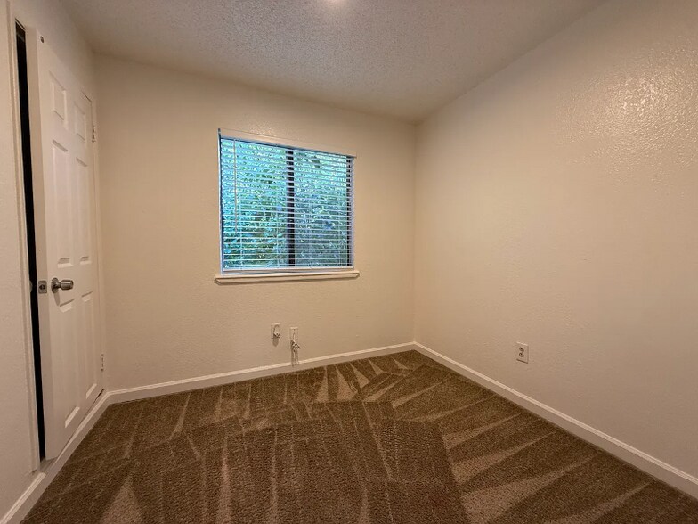 Building Photo - 3337 21st Ave