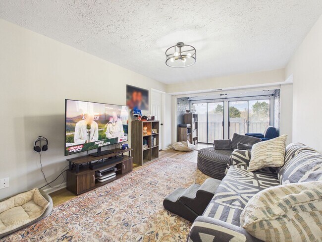 Building Photo - 1501 Bronwyn Rd