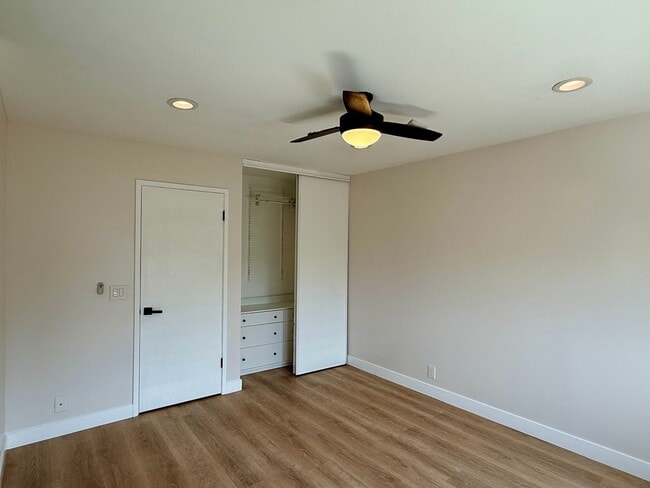 Building Photo - 5403 Vauxhall Cir