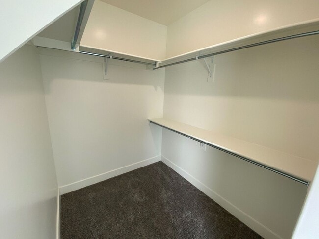 Building Photo - Beautiful 3 Bedroom Single Level Home in S...