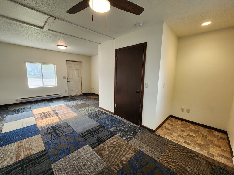 Building Photo - 1624 West Ave S