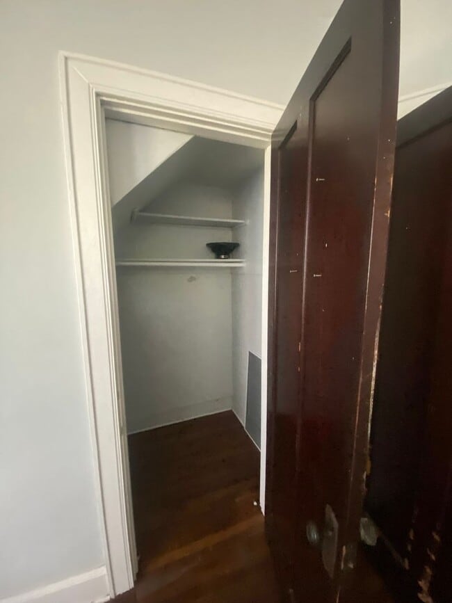Building Photo - Two Bedroom in Cincinnati!
