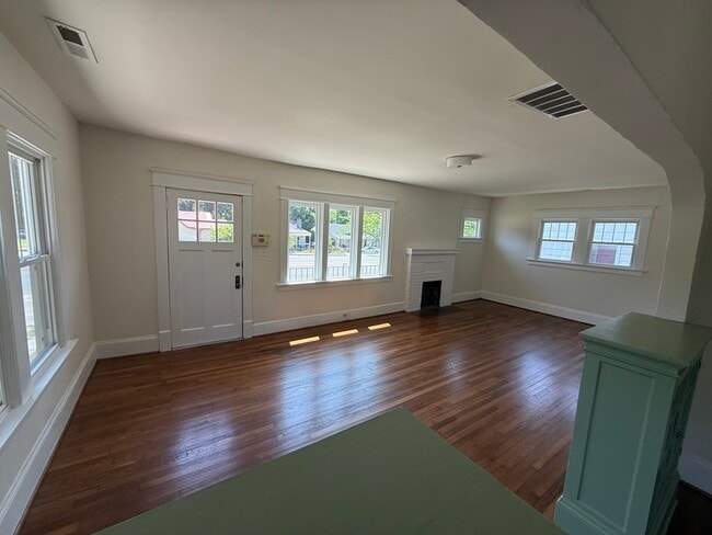 Building Photo - 2411 N Roxboro St